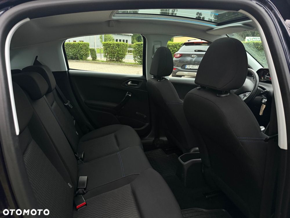 Peugeot 208 PureTech 82 Stop & Start Signature - 17