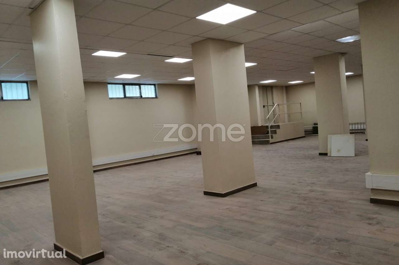 Armazém industrial, Reboleira, Zona Nobre - Grande imagem: 3/40