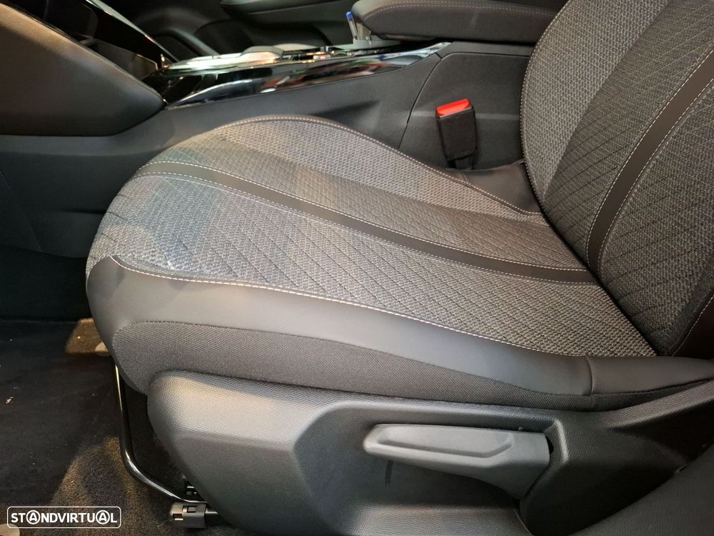Peugeot e-208 50 kWh Allure — fotografia 22