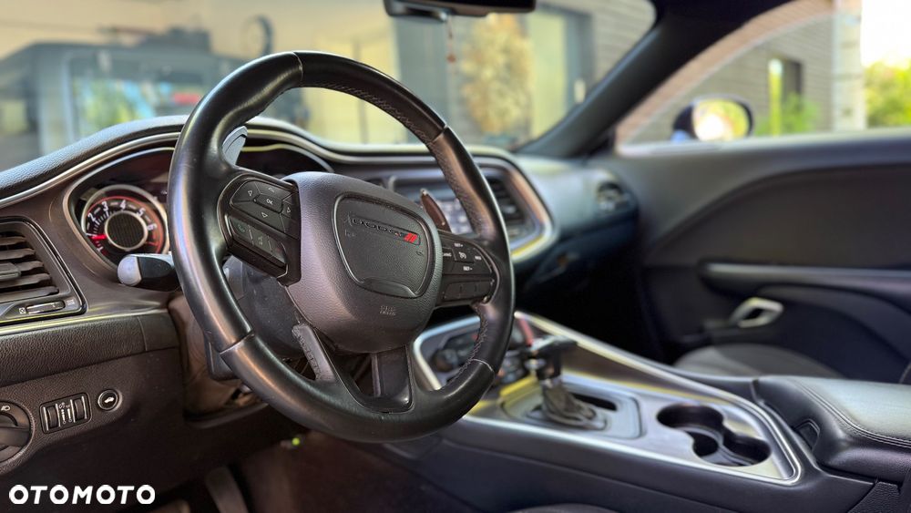 Dodge Challenger - 16