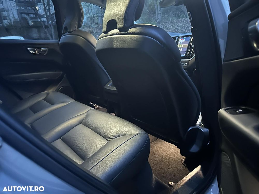 Volvo XC 60 B4 D Ultimate Dark - 10