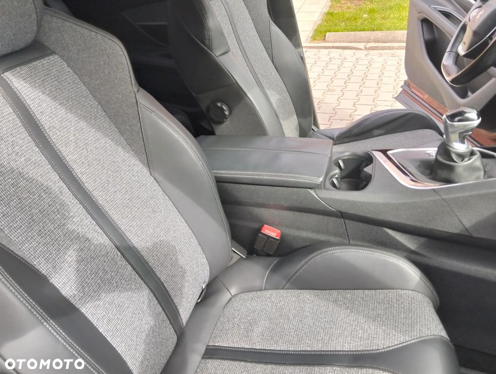 Peugeot 3008 PureTech 130 Stop & Start GPF Allure - 18