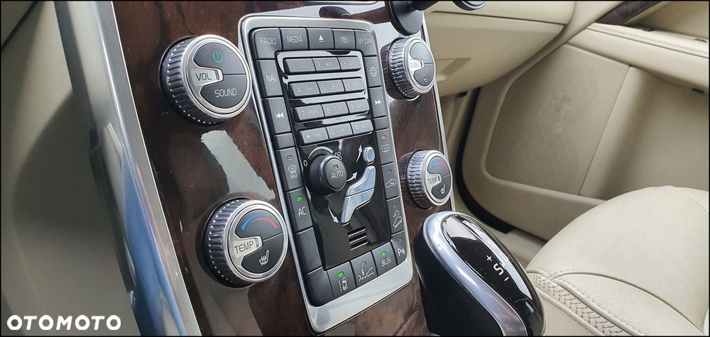 Volvo XC 70 D4 AWD Dynamic Momentum EU6 - 13