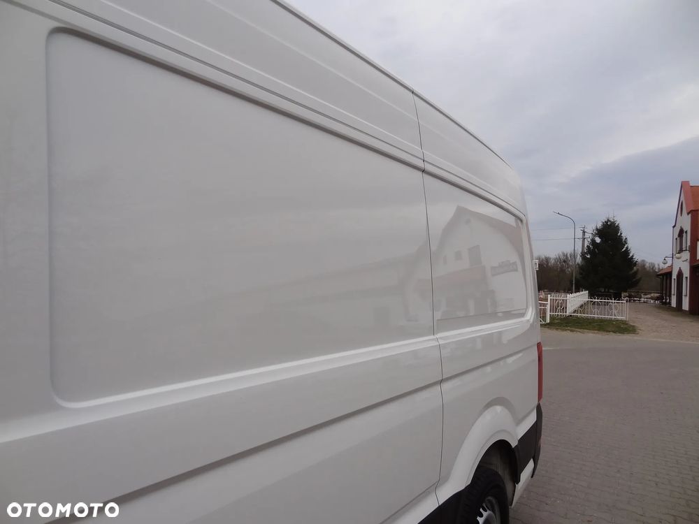 Volkswagen Crafter 2 L2H2 Furgon 35 Średni - 33