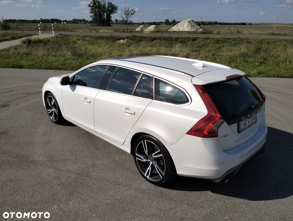 Volvo V60 T6 AWD Drive-E R-Design Momentum - 5