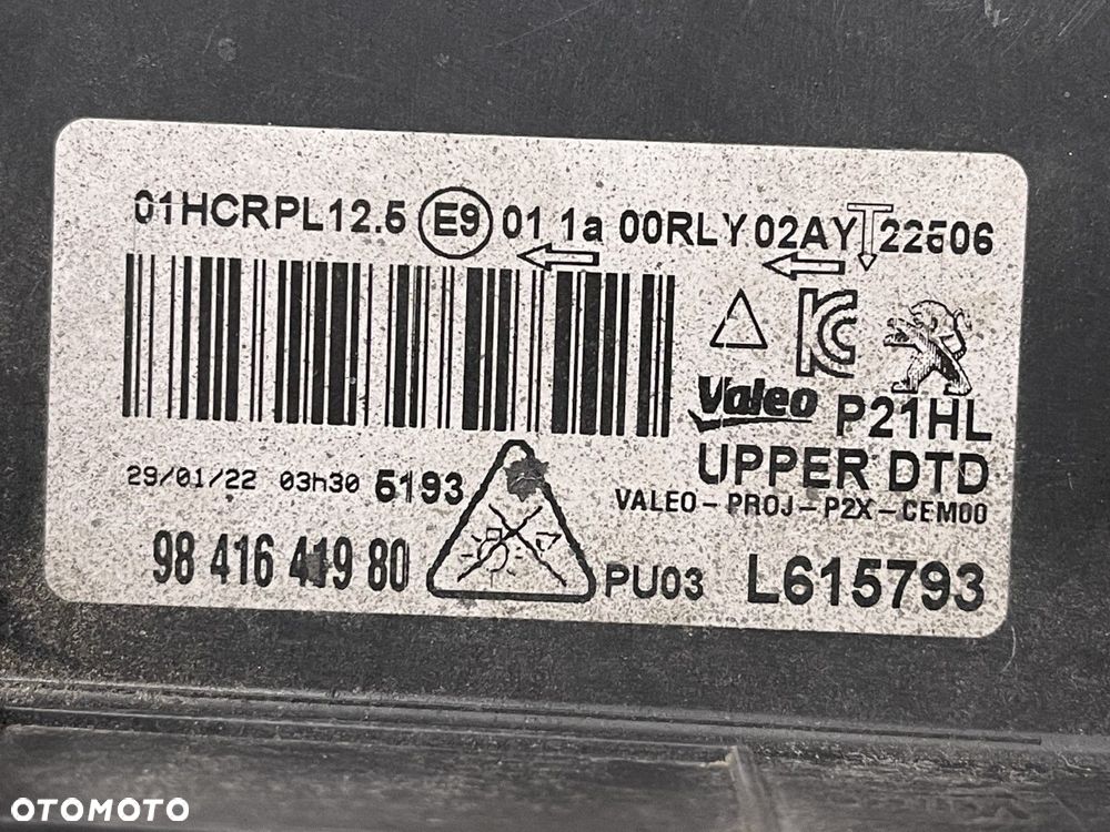 PEUGEOT 208  2 II 2008 II 19- LAMPA PRAWA PRZEDNIA PRZÓD EUROPA  9841641980 - 9