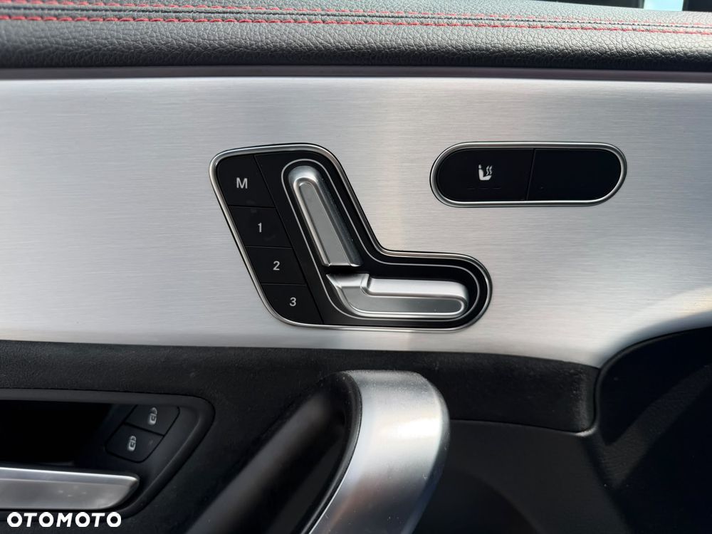 Mercedes-Benz CLA 200 d AMG Line 8G-DCT - 17