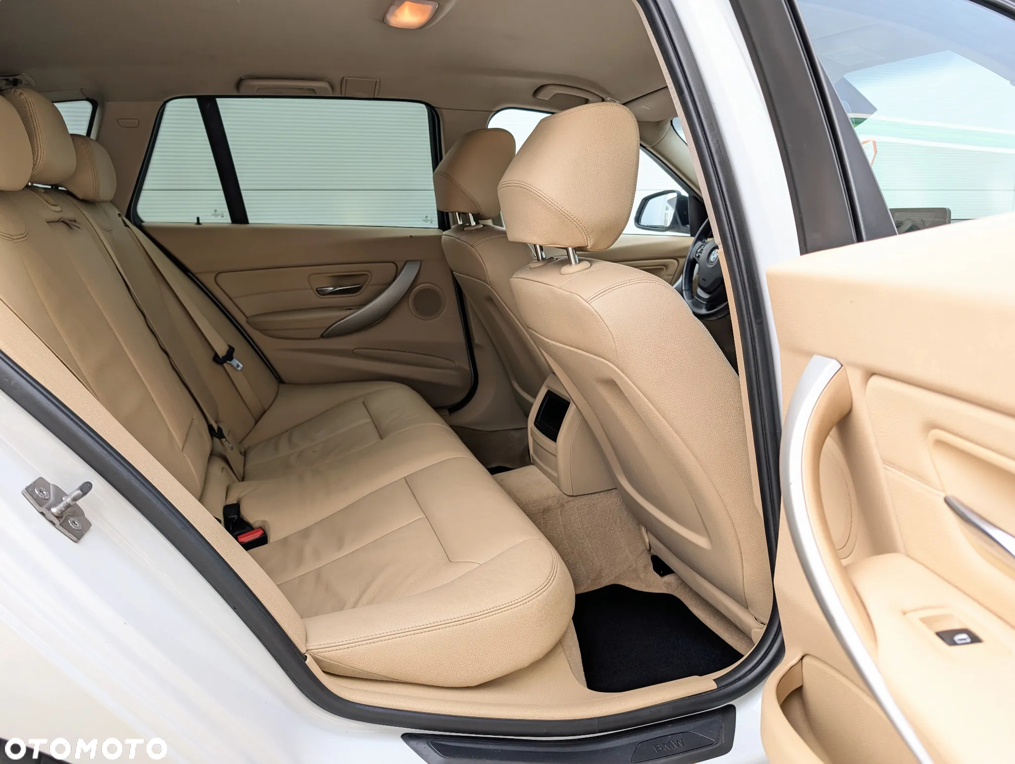 BMW Seria 3 320d DPF Touring Edition Exclusive - 8