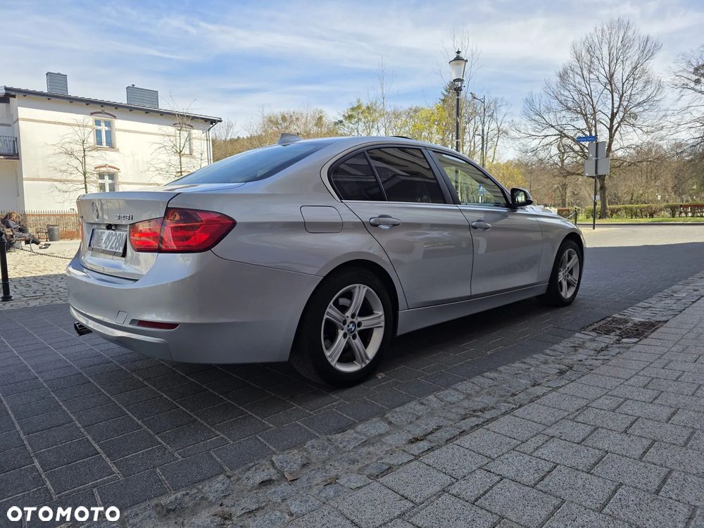 BMW Seria 3 328i xDrive - 6