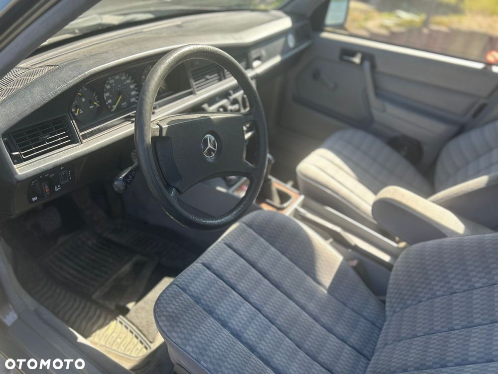 Mercedes-Benz W201 (190) - 3