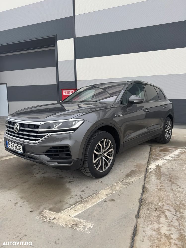 VOLKSWAGEN Touareg
