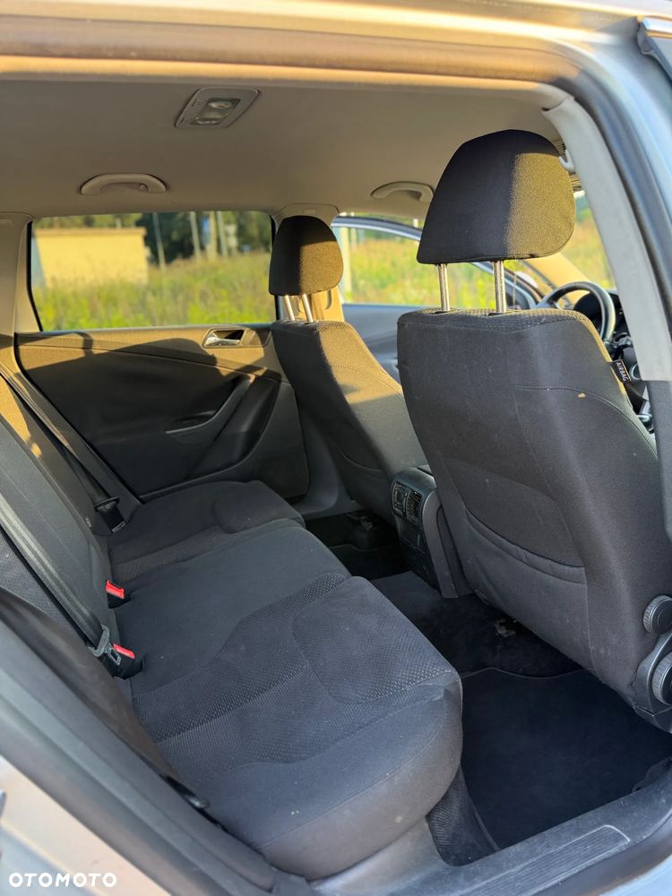 Volkswagen Passat 2.0 TDI Comfortline - 23