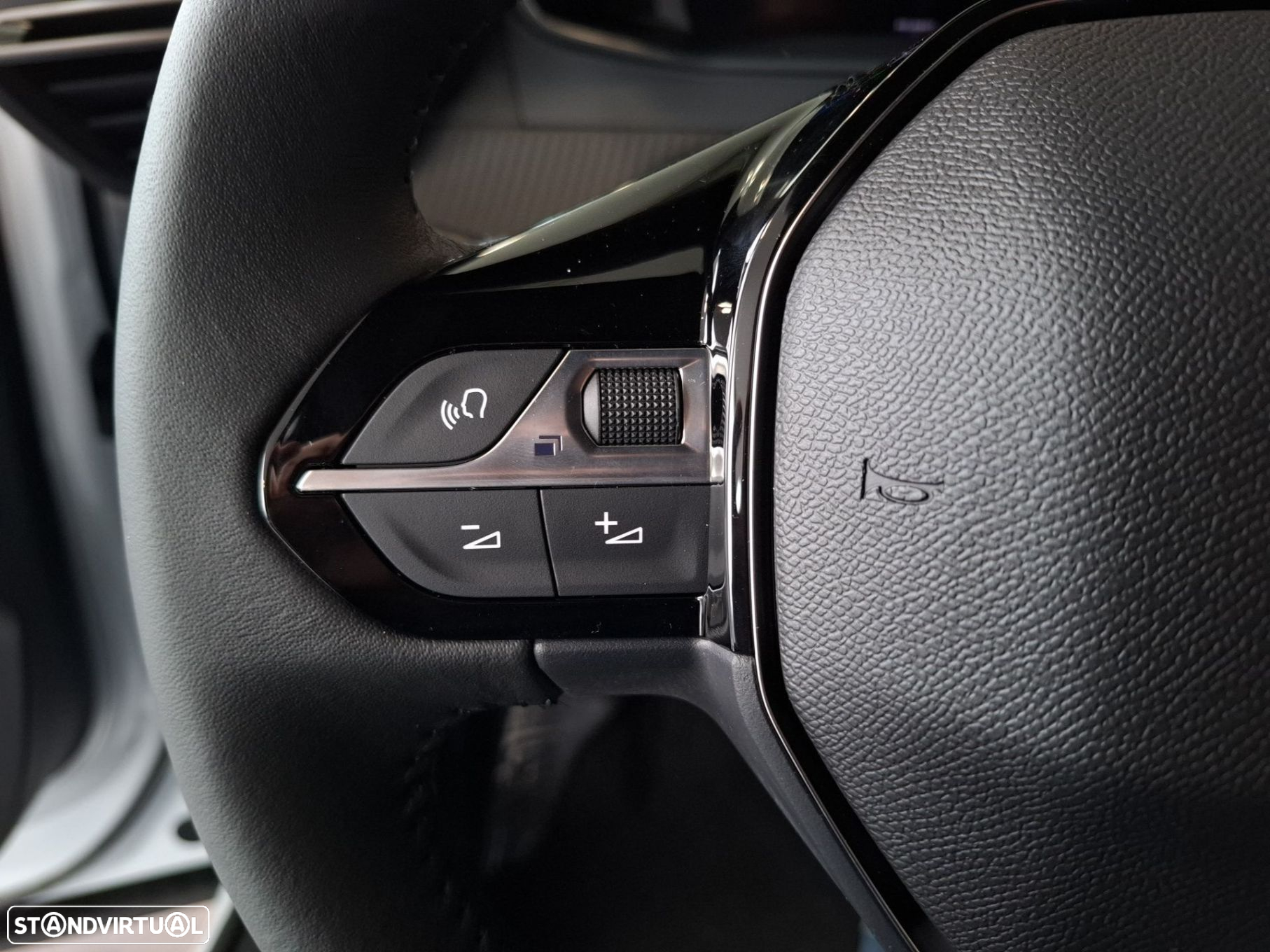 Peugeot e-2008 54 kWh Allure - 16
