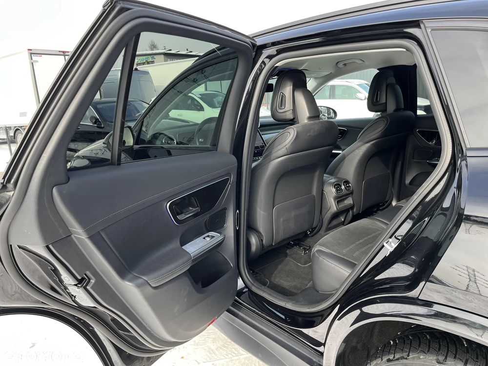 Mercedes-Benz GLC 300 e PHEV 4-Matic AMG Line - 17