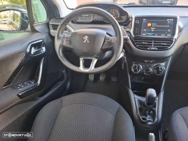 Peugeot 208 1.2 PureTech Signature - 9