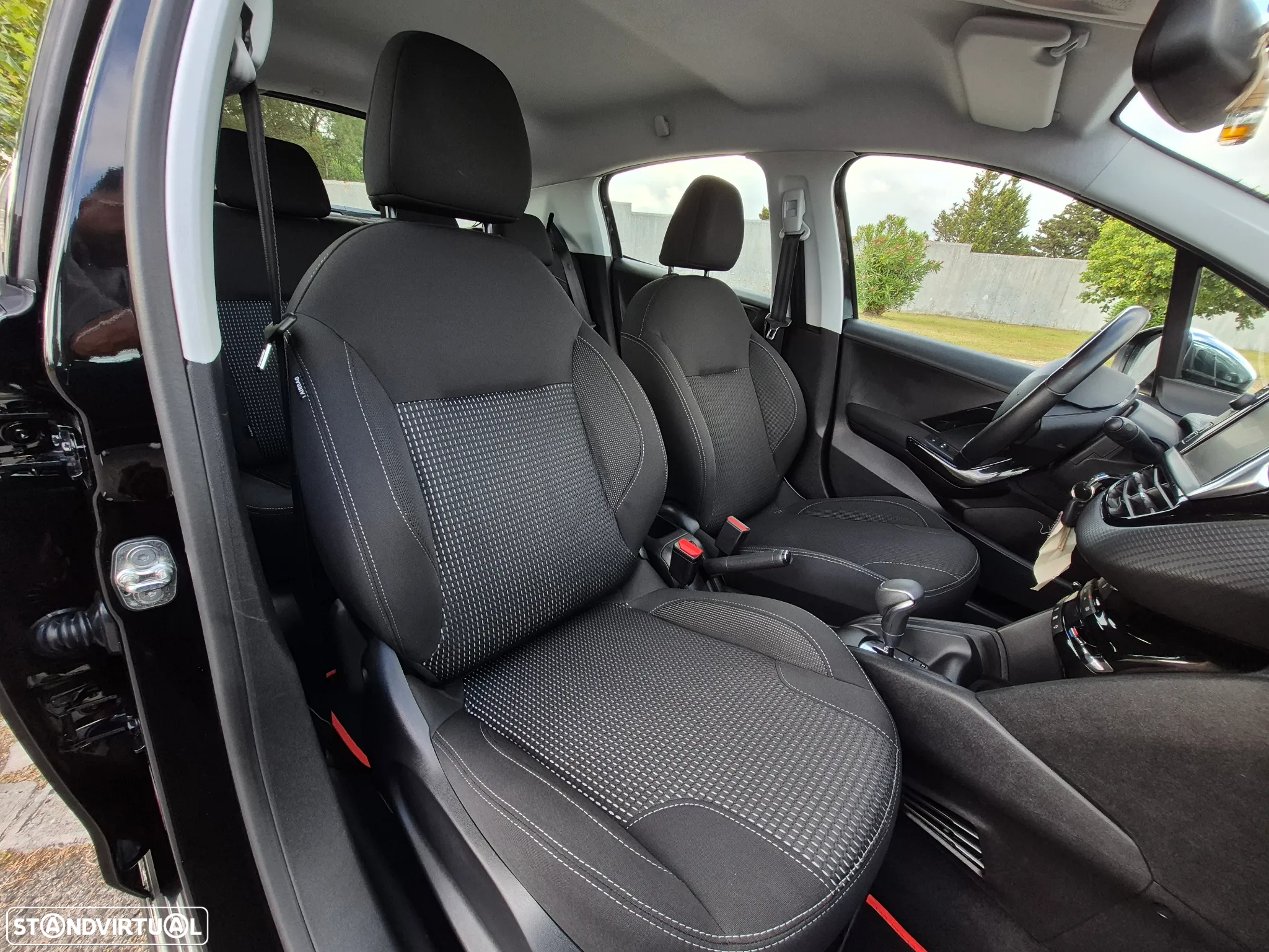 Peugeot 208 1.2 PureTech Allure EAT6 - 20