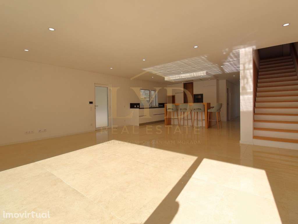 Moradia T3 + 1 Recezinhos (S.Mamede) - Grande imagem: 3/26