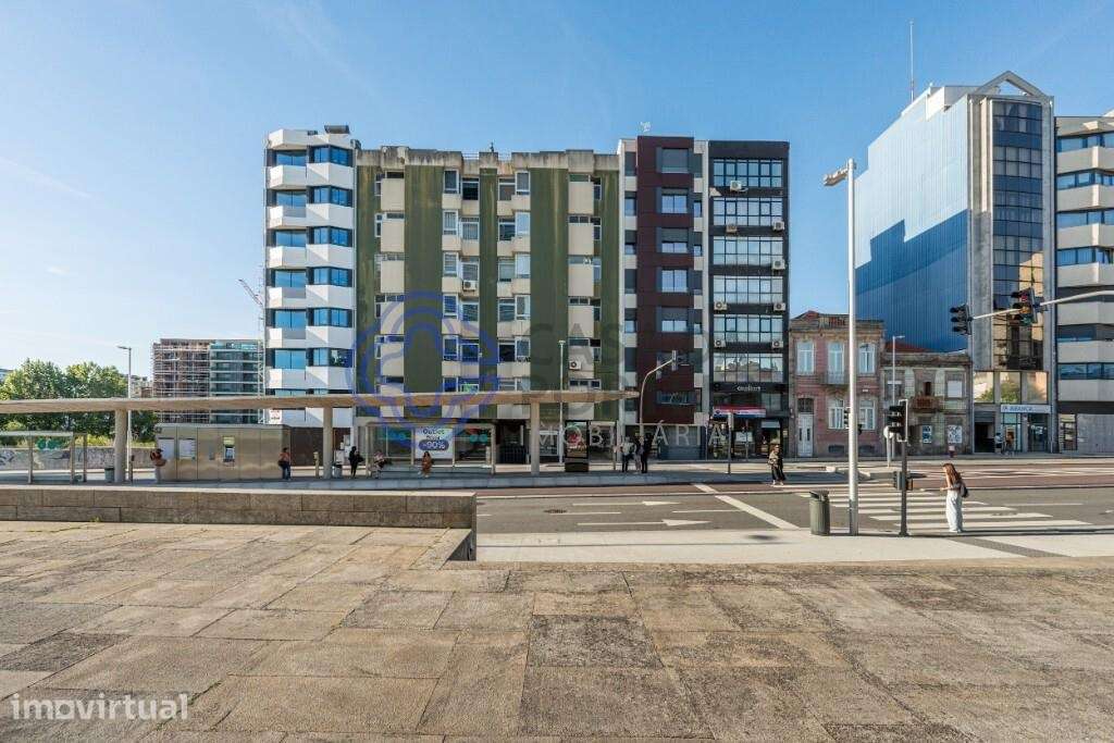 Arrendamento de T2 com garagem e varanda, na Avenida da Boavista - Foz - Grande imagem: 2/18