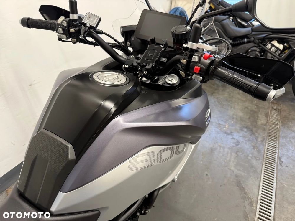 QJMOTOR SRT 800SX - 32
