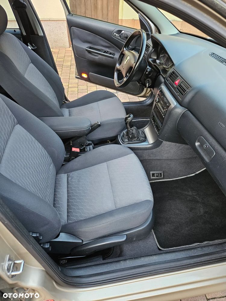 Skoda Octavia 1.6 Ambition - 15