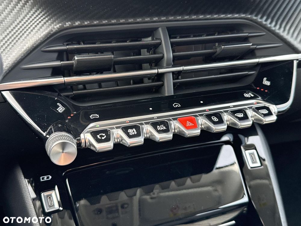 Peugeot 208 - 30