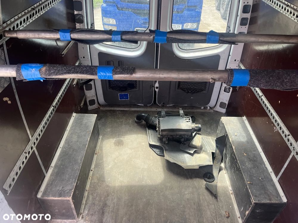 Mercedes-Benz Sprinter - 11