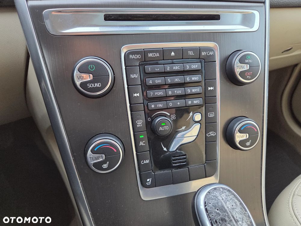 Volvo XC 60 T6 AWD Momentum - 12