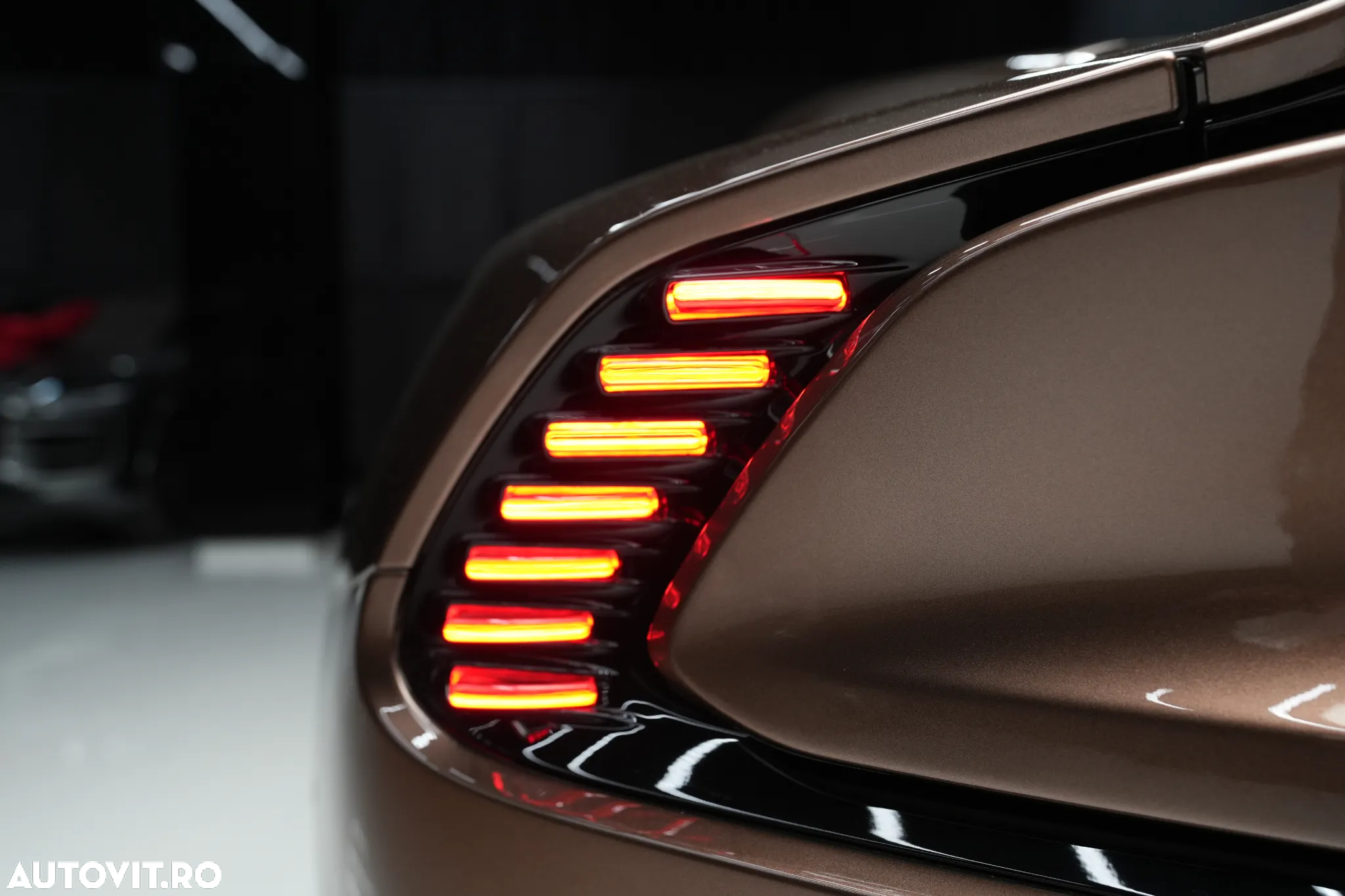 Aston Martin Vanquish - 35