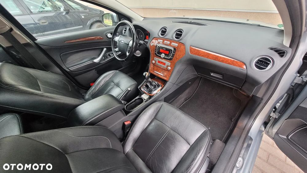 Ford Mondeo 2.0 Ghia - 23