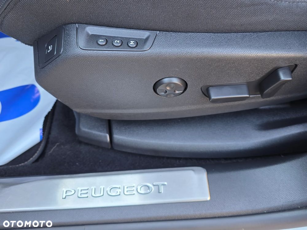 Peugeot 3008 1.6 PureTech HYbrid4 GT S&S EAT8 - 19
