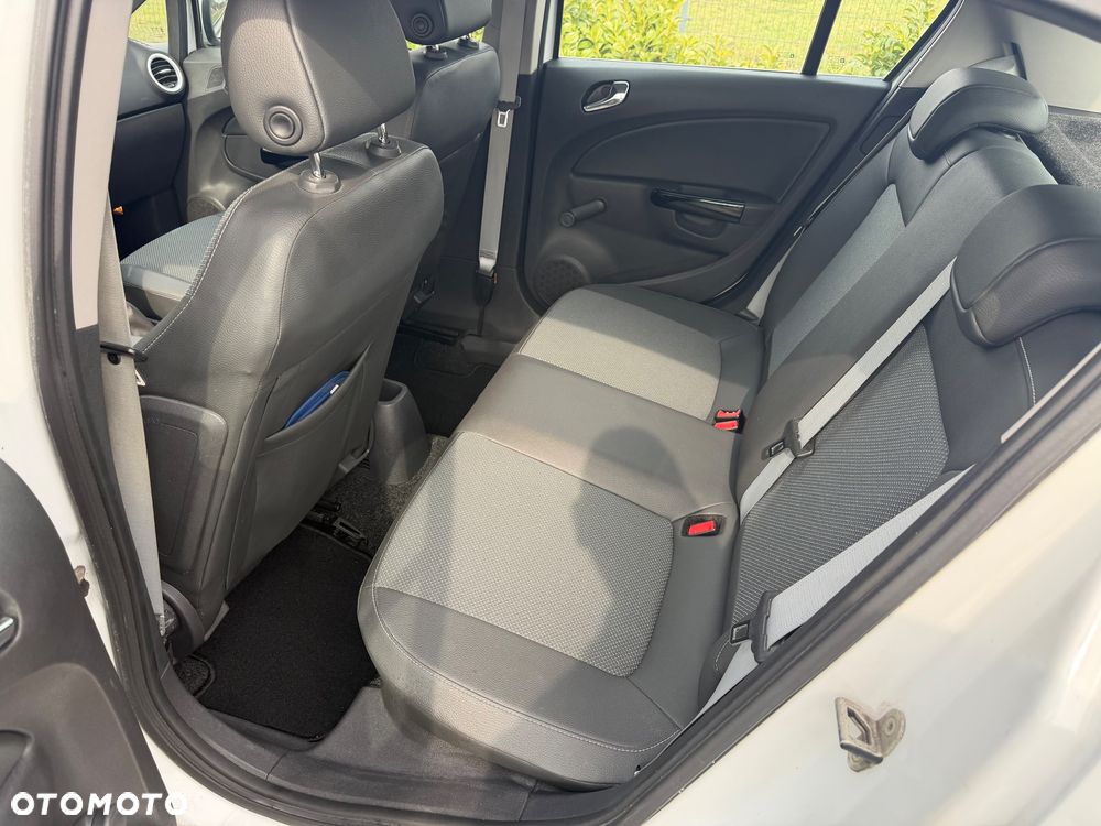 Opel Corsa 1.4 16V Cosmo - 12