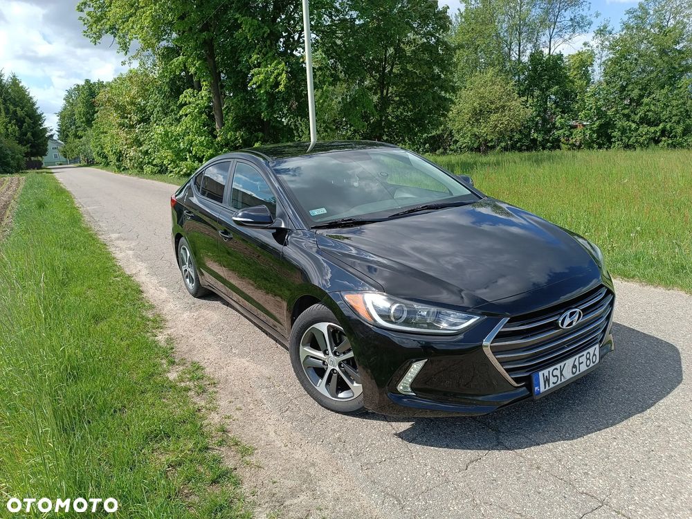 Hyundai Elantra - 4