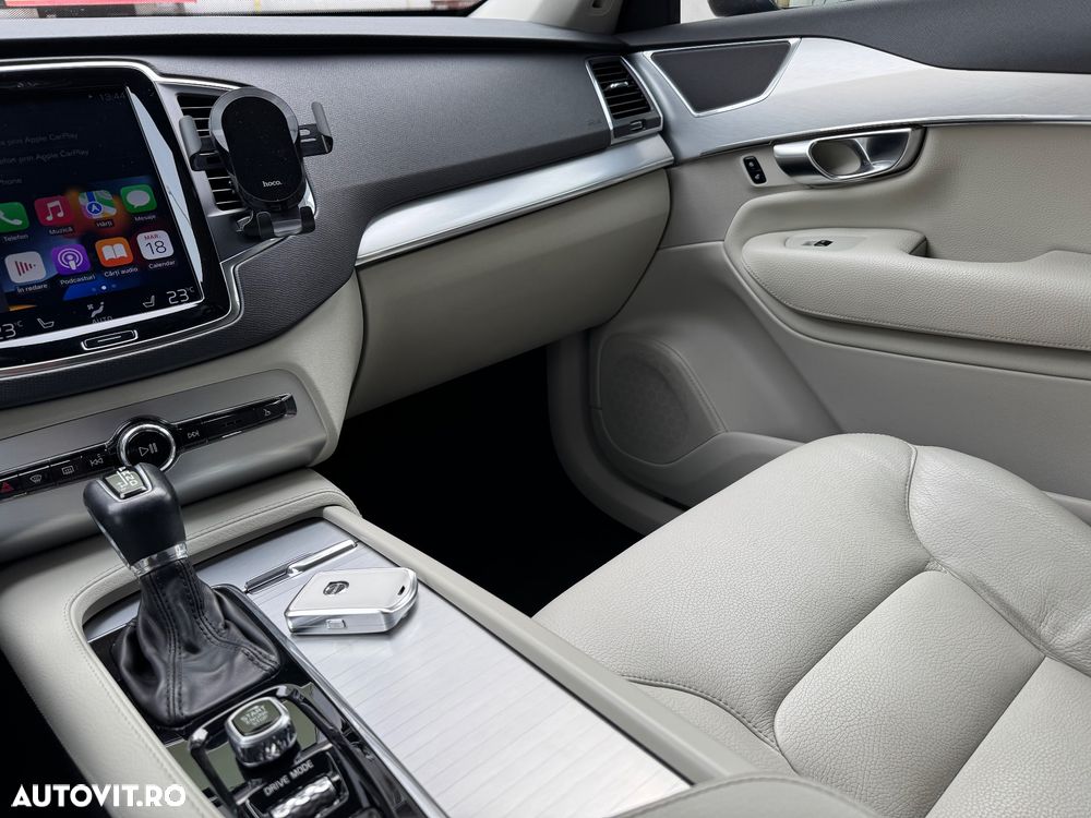 Volvo XC 90 D5 AWD Geartronic Momentum - 22