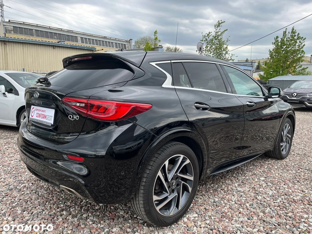 Infiniti Q30 - 5
