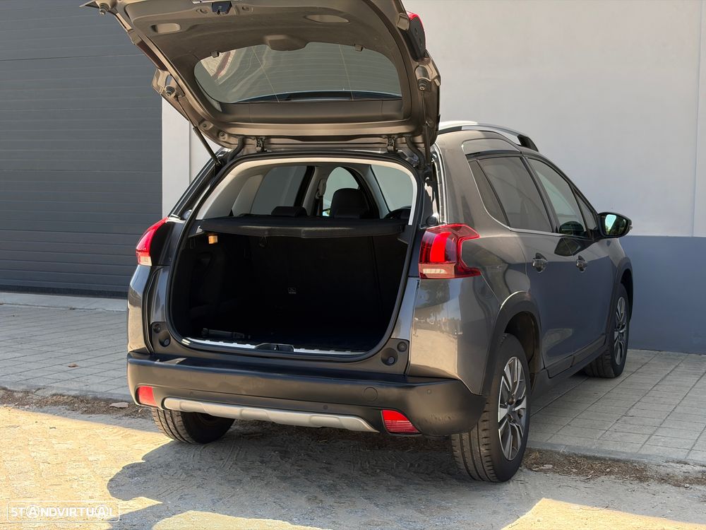 Peugeot 2008 1.2 PureTech Allure EAT6 - 17