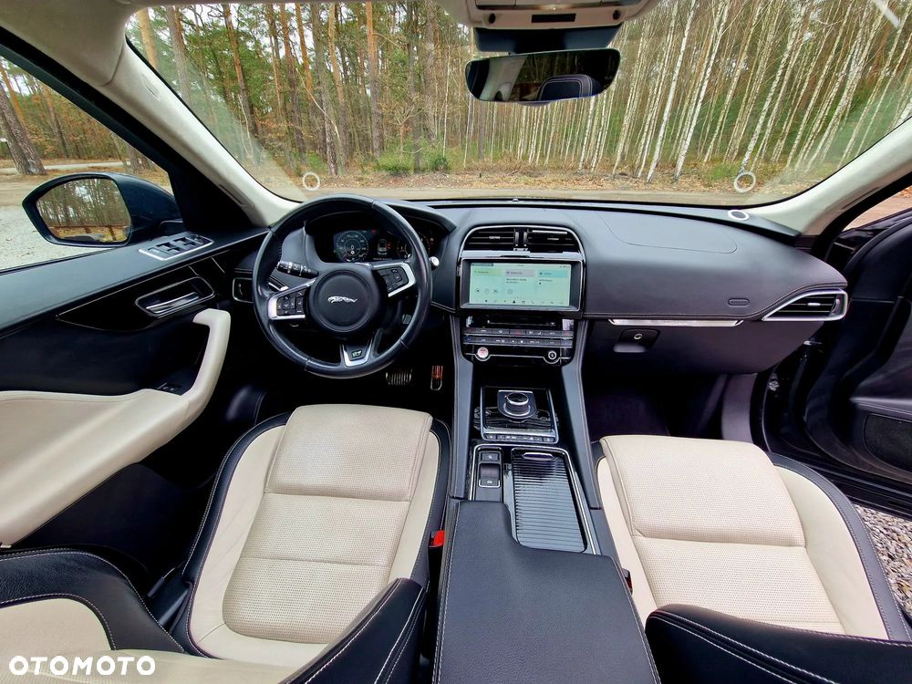 Jaguar F-Pace 2.0 i4D RWD R-Sport - 11