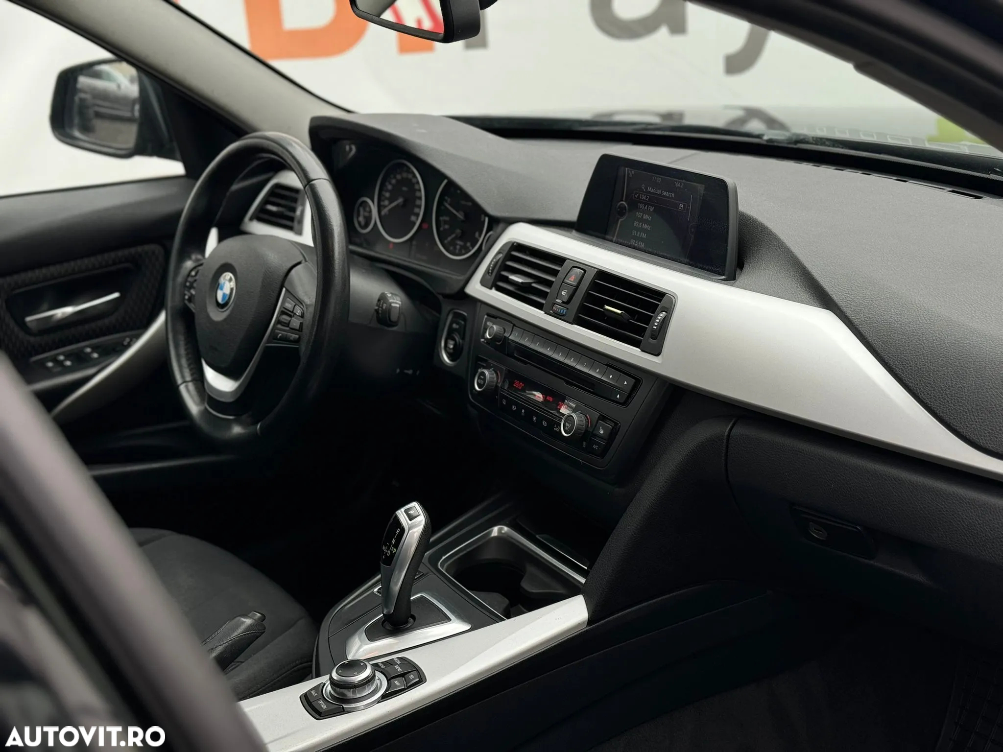 BMW Seria 3 320d DPF Touring Aut. - 37