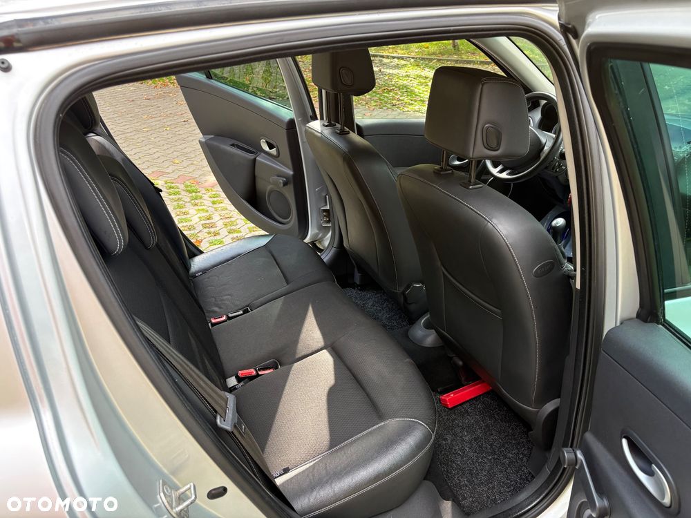 Renault Clio - 11