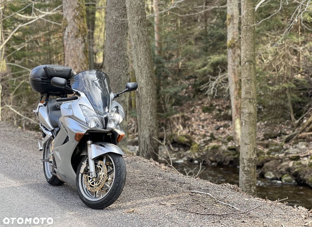 Honda VFR - 4