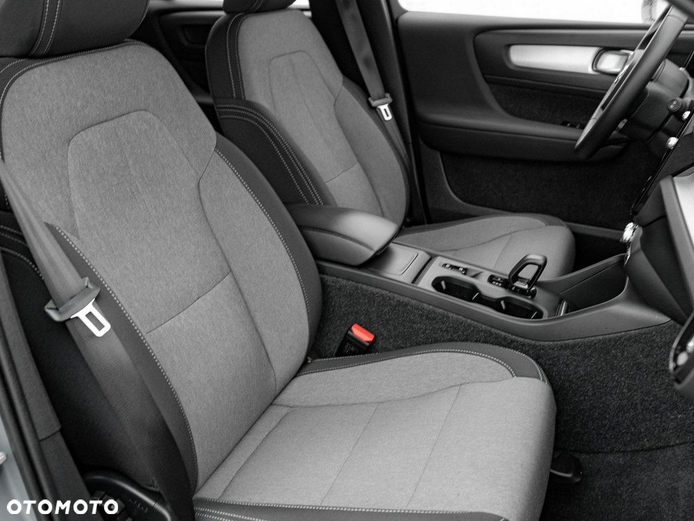 Volvo XC 40 T3 Momentum Pro - 32