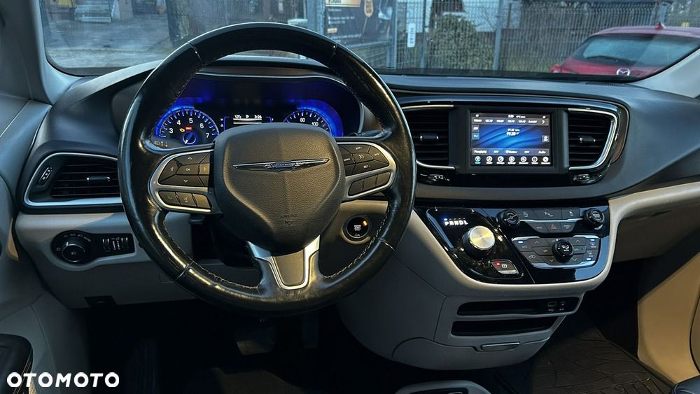 Chrysler Pacifica - 10