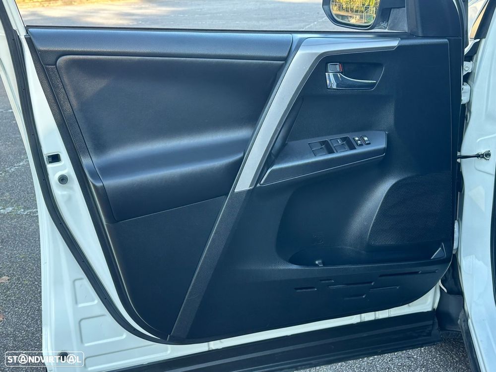 Toyota RAV4 2.0 D-4D Comfort - 6