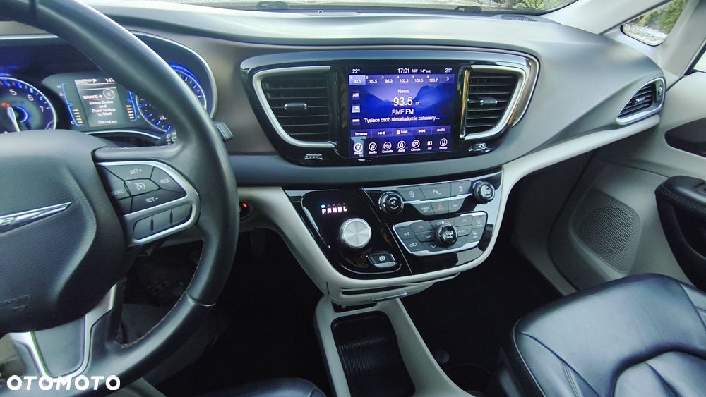 Chrysler Pacifica - 8