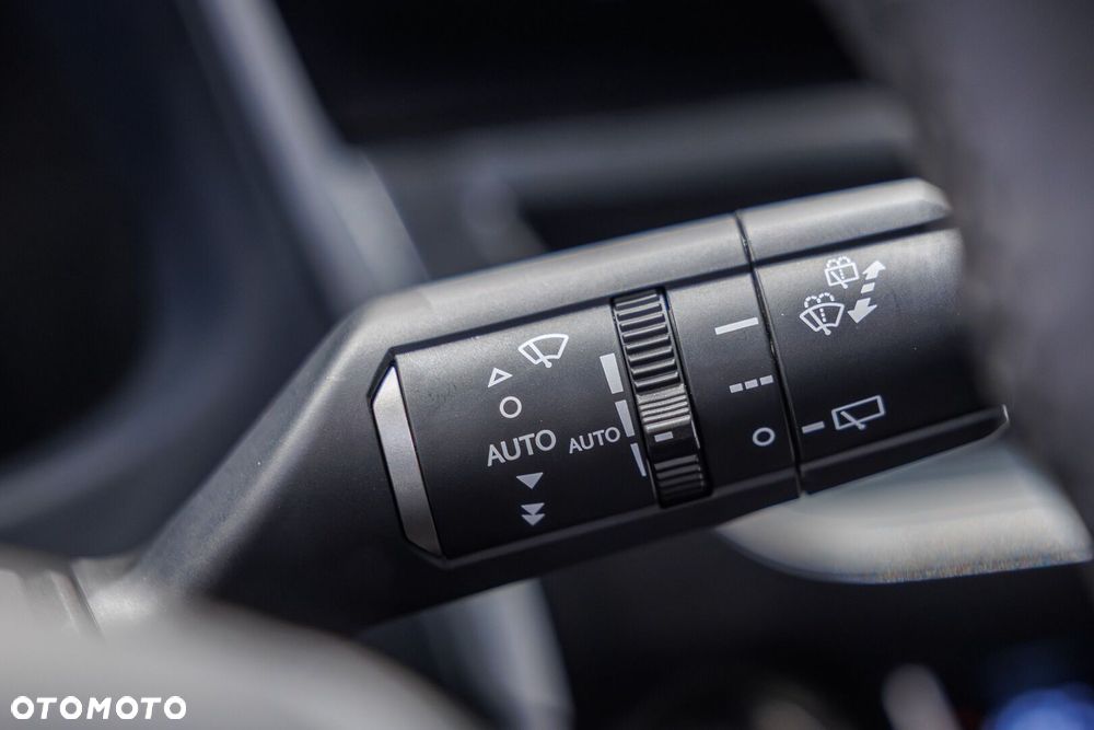 Lexus UX 300h F Sport AWD - 38