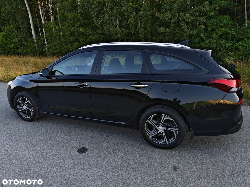 Hyundai i30 blue Kombi 1.6 CRDi Premium - 15