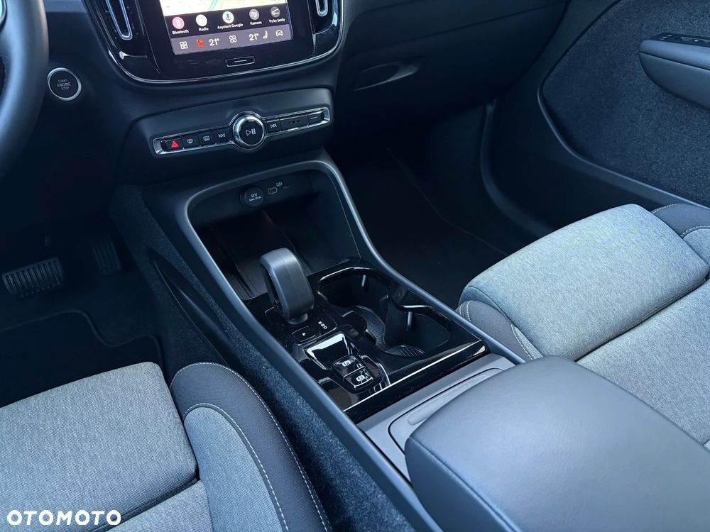 Volvo XC 40 B3 Plus Dark - 21