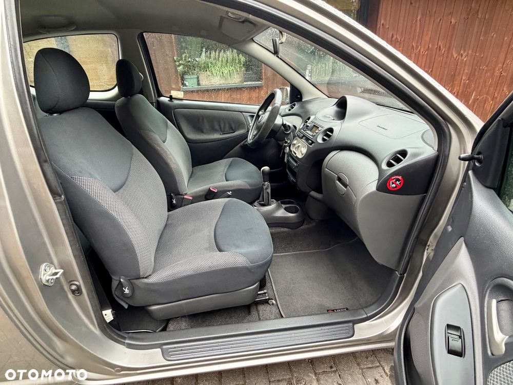 Toyota Yaris 1.0 Terra - 15