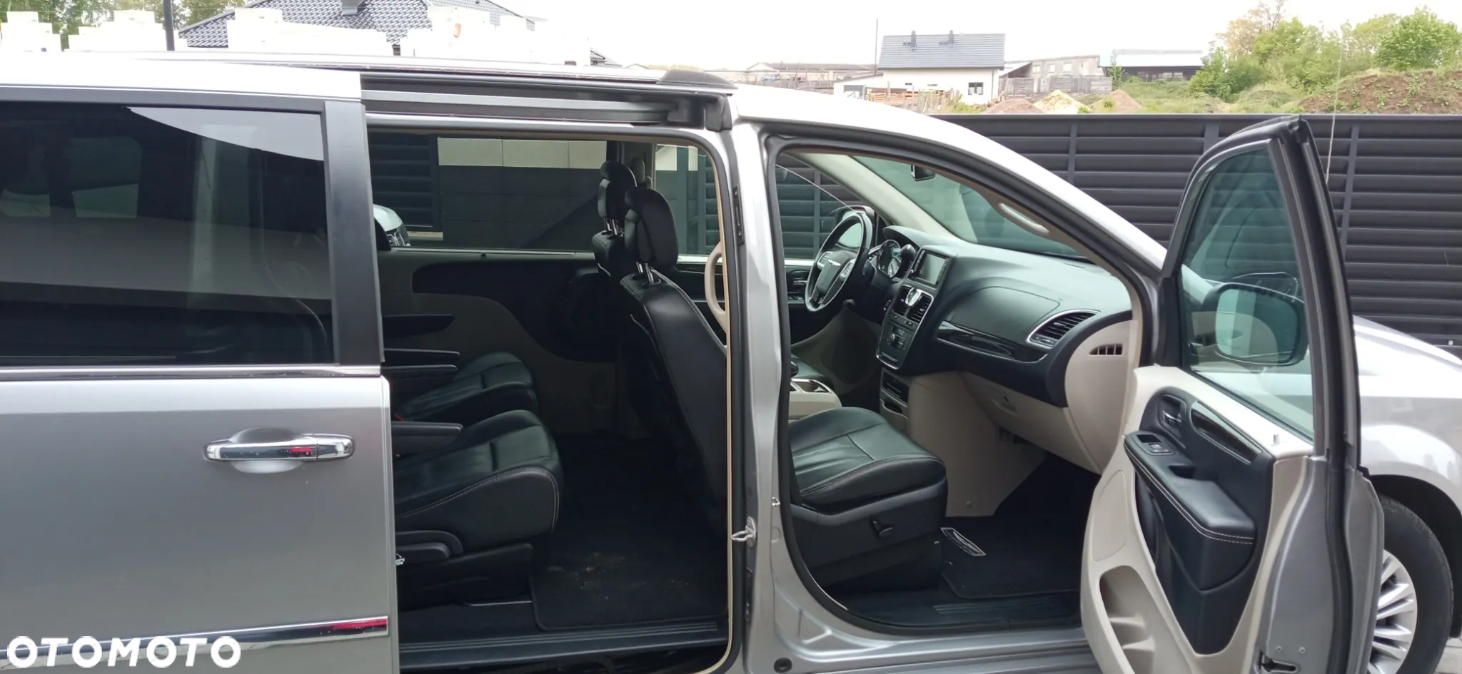 Chrysler Town & Country 3.6 Limited - 8