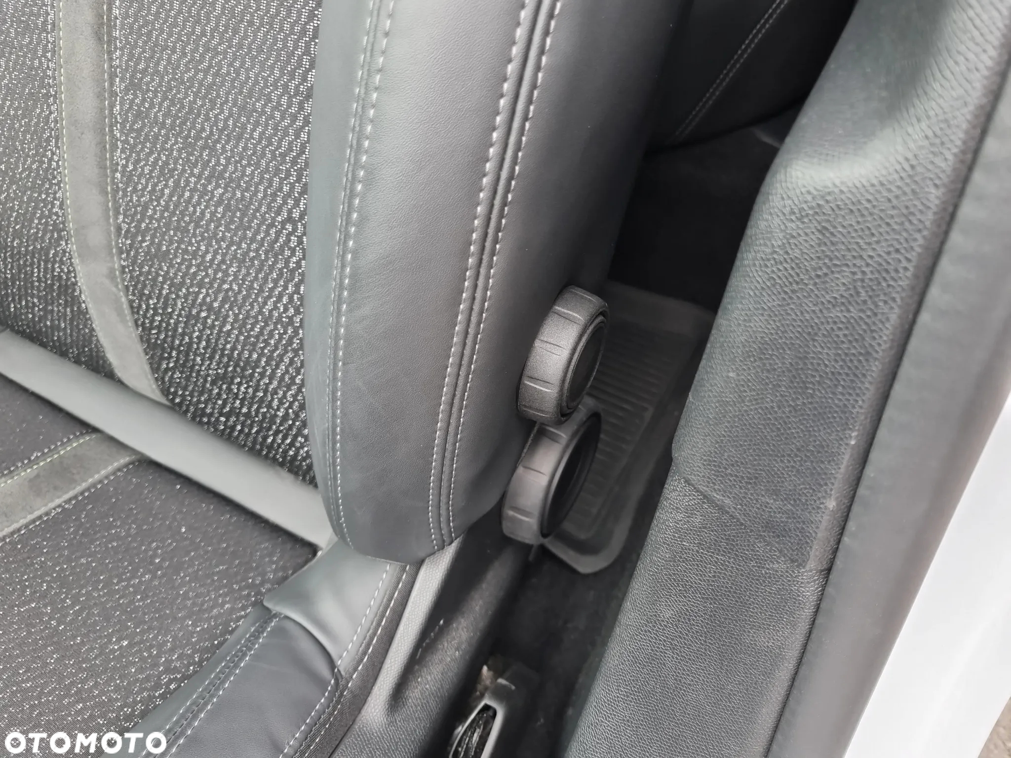 Peugeot 308 1.2 PureTech GT S&S EAT8 - 20