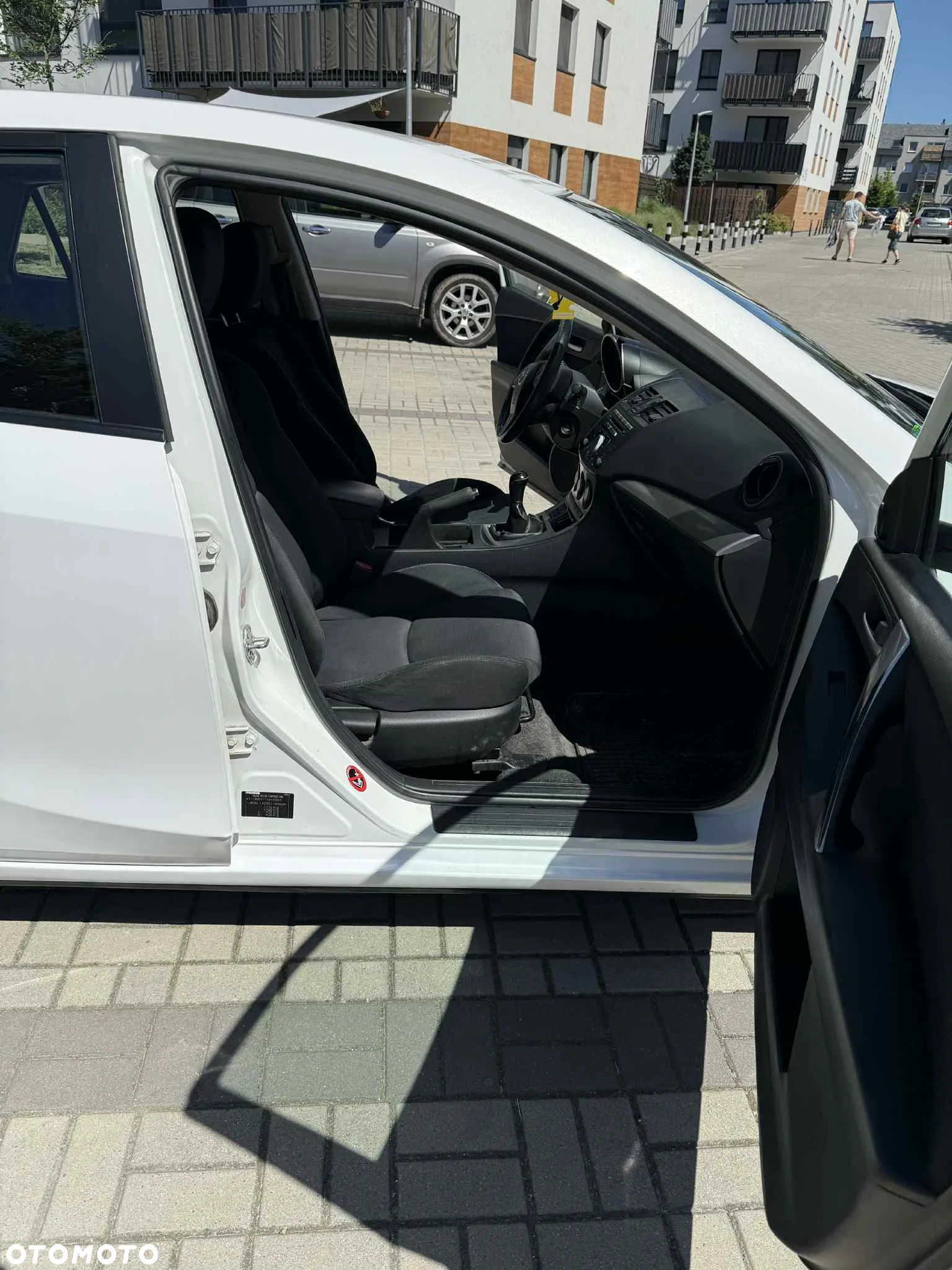 Mazda 3 1.6 Exclusive + - 8